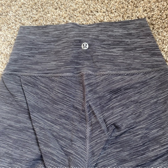 Lululemon Wunder Under 25” Leggings Luxtreme EUC - Picture 3 of 4